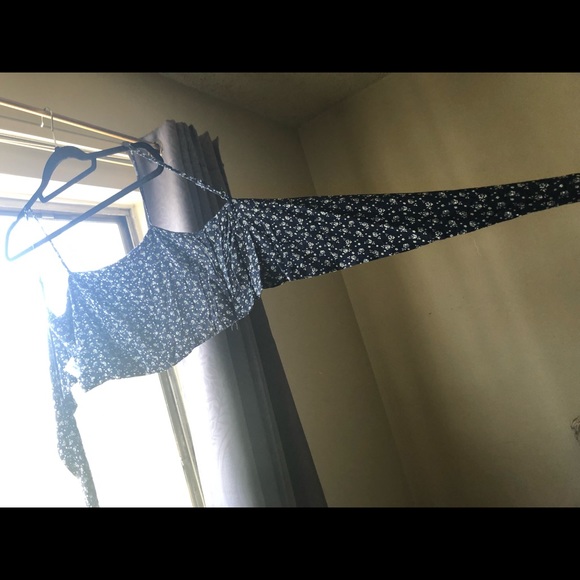 Brandy Melville Crop Top - Picture 2 of 3